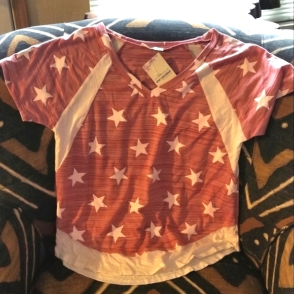 eesome Tops - Eesome star spangled heathered red and white top adorable Americana top!